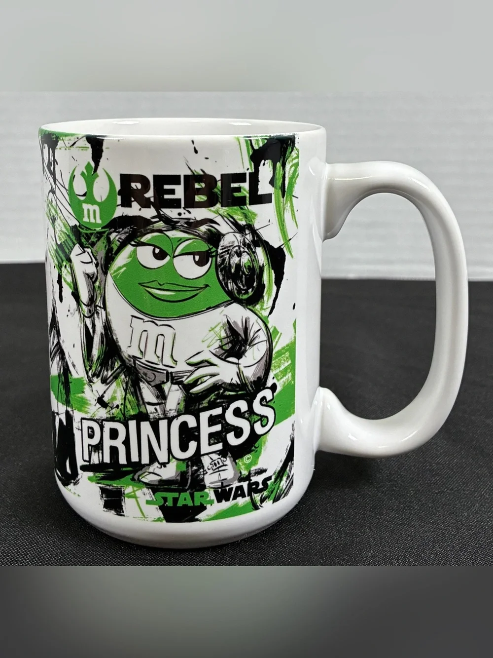 Star Wars M&M’s World “Rebel Princess” Mug – Green M&M Leia 2015
